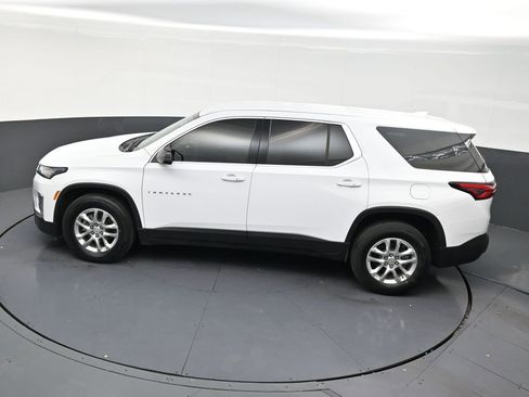 Used 2023 Chevrolet Traverse LS image 13