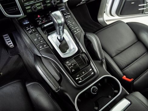 Used 2015 Porsche Cayenne S image 18