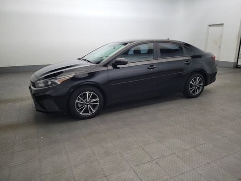 Used 2022 Kia Forte LXS image 2