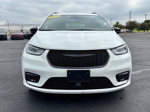 Used 2025 Chrysler Pacifica Limited FWD image 10