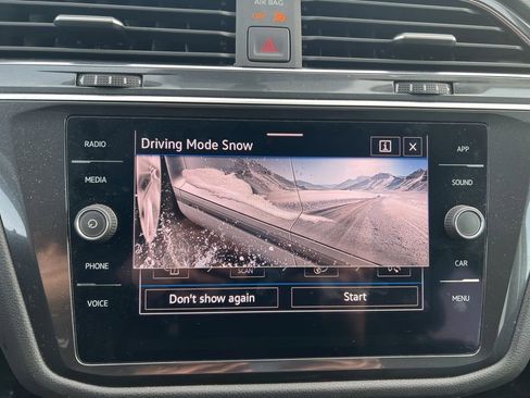 Used 2021 Volkswagen Tiguan SE image 24