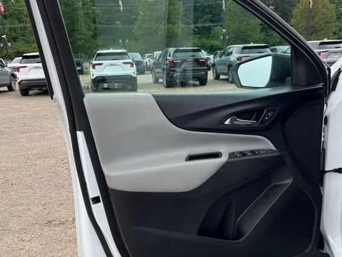 Used 2021 Chevrolet Equinox LS image 9