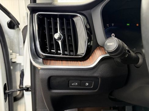 Used 2023 Volvo S60 T8 Plus image 16