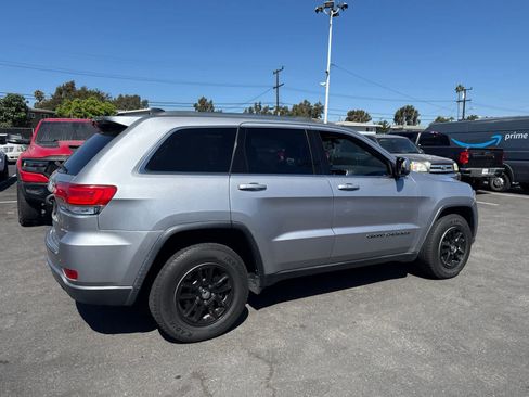 Used 2018 Jeep Grand Cherokee Laredo RWD image 13