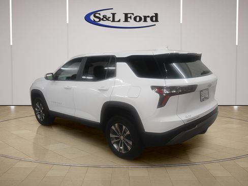 Used 2025 Chevrolet Equinox LT image 3