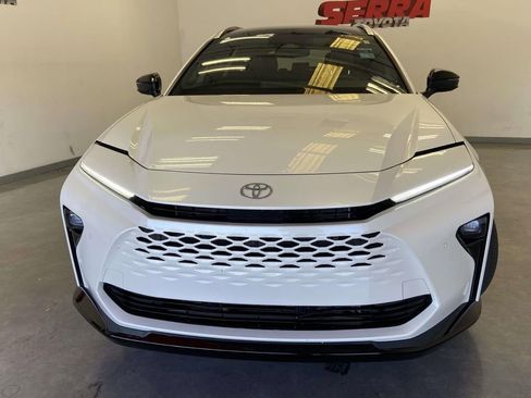 Used 2025 Toyota Crown Signia w/ Advanced Technology Package image 8