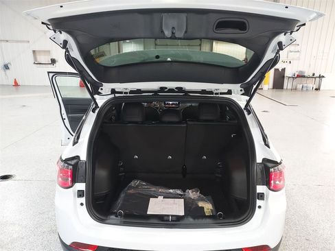 New 2026 Jeep Compass Latitude image 28