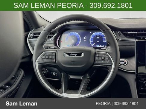 New 2025 Jeep Grand Cherokee Altitude image 11