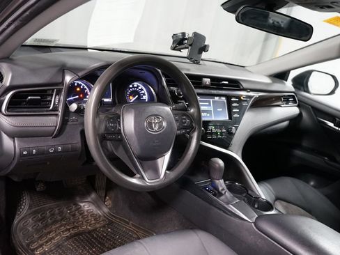 Used 2019 Toyota Camry LE FWD image 7