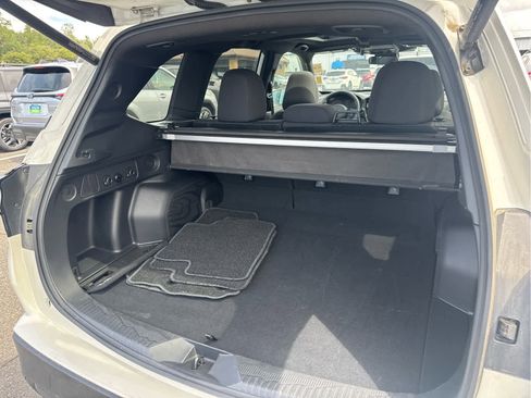 Used 2025 Subaru Forester Premium AWD/4WD image 9
