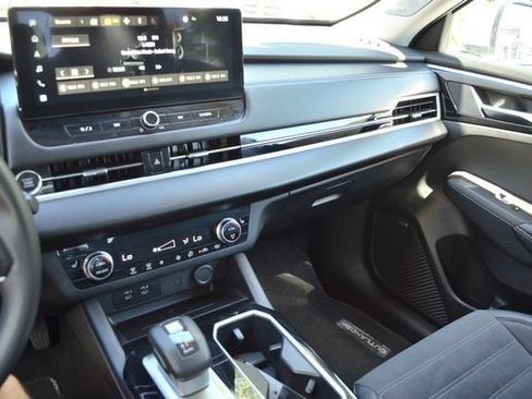 Used 2025 Mitsubishi Outlander SE AWD/4WD image 24