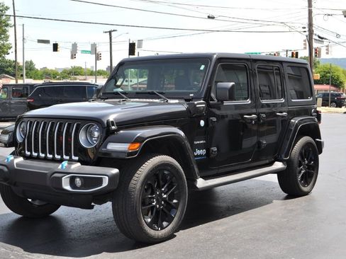 Used 2023 Jeep Wrangler Unlimited Sahara w/ Cold Weather Group AWD/4WD image 2