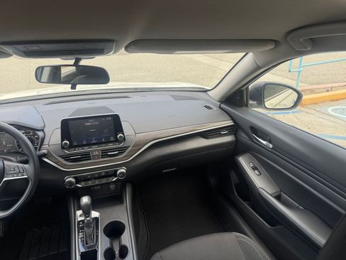 Used 2025 Nissan Altima 2.5 SV FWD image 36