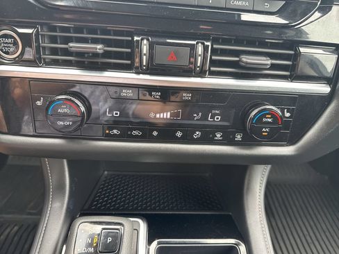 Used 2023 Nissan Pathfinder SV w/ Black Appearance Package AWD/4WD image 25