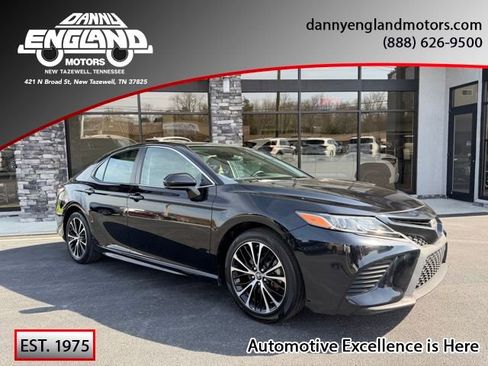 Used 2019 Toyota Camry SE w/ Carpet Mat Package image 1