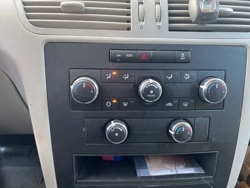 Used 2013 Volkswagen Routan S image 19