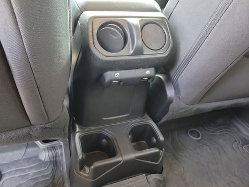 Used 2023 Jeep Wrangler Unlimited Sport image 13