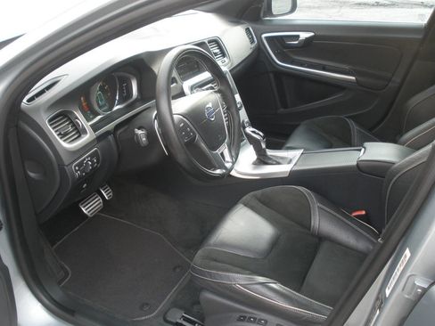 Used 2015 Volvo S60 T6 R-Design Platinum image 25