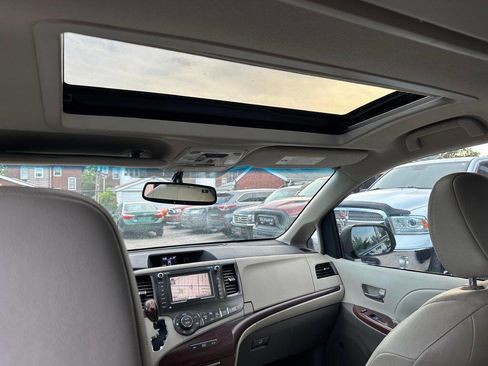 Used 2011 Toyota Sienna XLE image 21