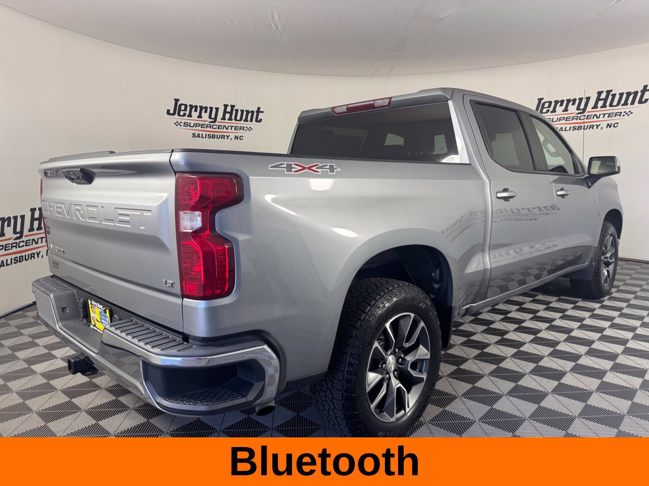 Used 2023 Chevrolet Silverado 1500 LT AWD/4WD image 7