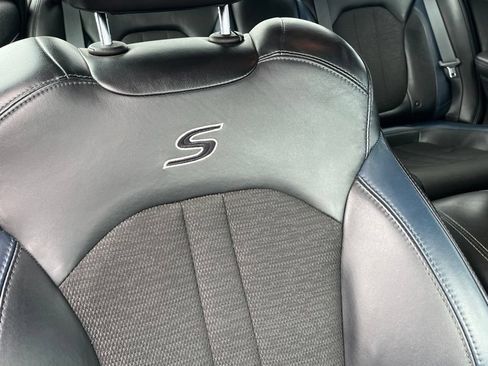 Used 2016 Chrysler 200 S FWD image 11