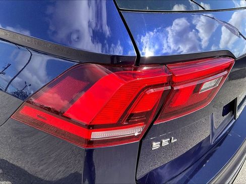 Used 2022 Volkswagen Tiguan SEL R-Line AWD/4WD image 24