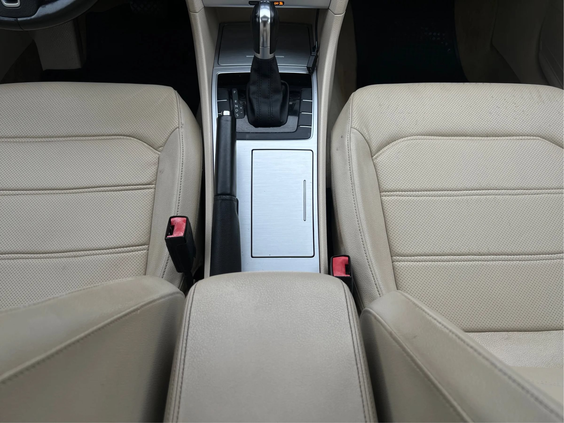 Used 2012 Volkswagen Passat TDI SE FWD image 30
