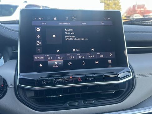 Used 2024 Jeep Compass Limited image 23