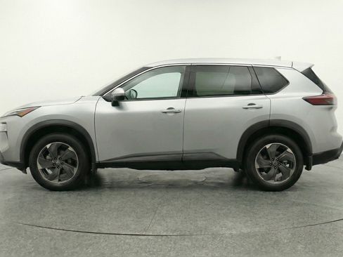 Used 2025 Nissan Rogue SV image 5