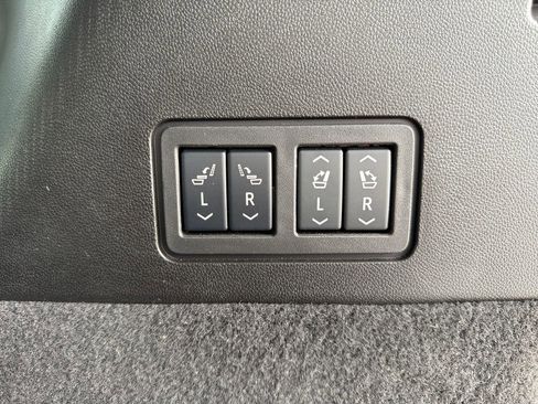 Used 2025 Cadillac XT6 Premium Luxury image 35