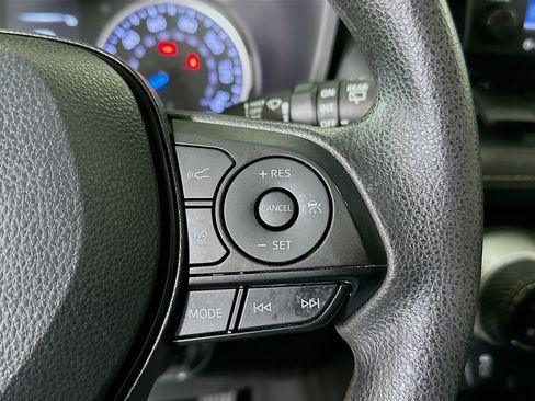 Used 2022 Toyota RAV4 XLE image 17