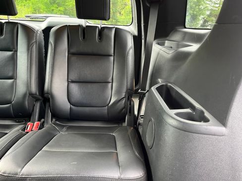 Used 2017 Ford Explorer XLT w/ Equipment Group 202A image 18