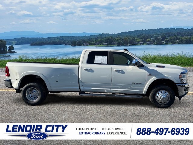 Used 2022 RAM 3500 Laramie AWD/4WD image 2