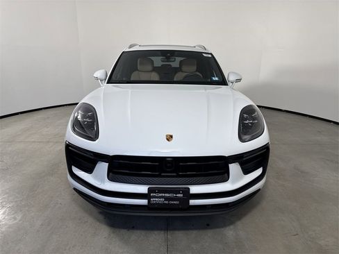 Certified 2023 Porsche Macan image 10