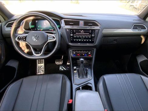 Used 2022 Volkswagen Tiguan SE R-Line image 16