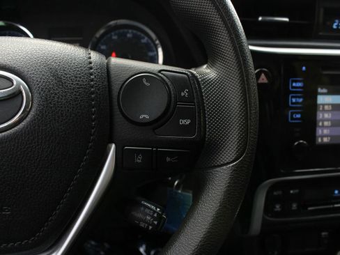 Used 2018 Toyota Corolla LE image 29