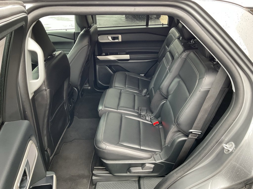Used 2024 Ford Explorer XLT w/ Equipment Group 202A AWD/4WD image 21