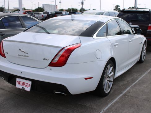 Used 2016 Jaguar XJ R-Sport RWD image 10