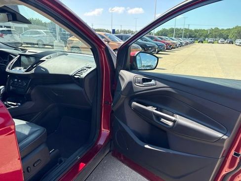 Used 2018 Ford Escape Titanium w/ Ford Safe & Smart Package FWD image 22