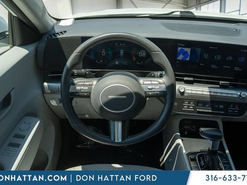 Used 2025 Hyundai Kona SEL FWD image 5