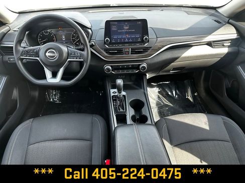 Used 2025 Nissan Altima 2.5 SV image 16