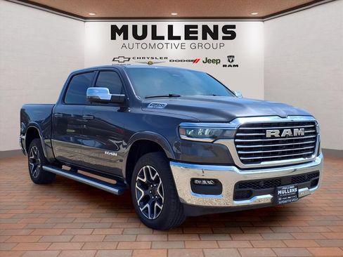 Used 2025 RAM 1500 Laramie AWD/4WD image 3
