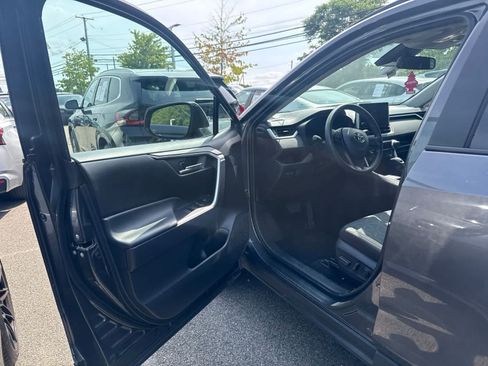 Used 2025 Toyota RAV4 XLE AWD/4WD image 11