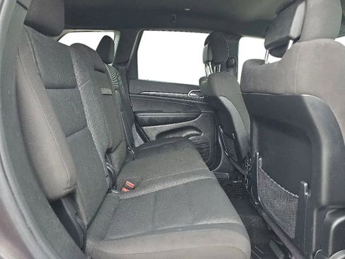 Used 2020 Jeep Grand Cherokee Laredo w/ Security & Convenience Group AWD/4WD image 17