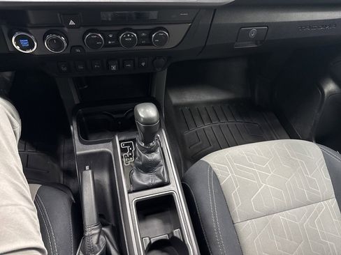 Used 2021 Toyota Tacoma TRD Sport image 6