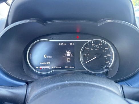 Used 2025 Nissan Versa SV FWD image 38
