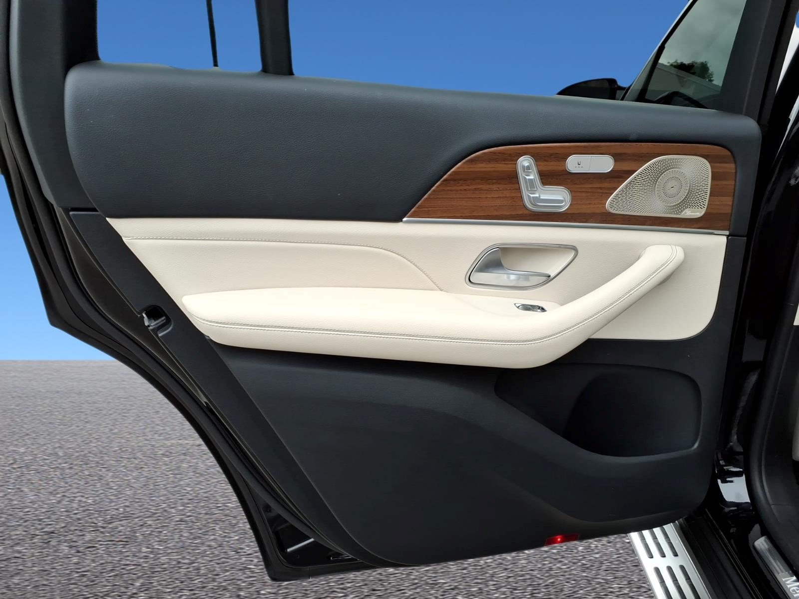 Certified 2022 Mercedes-Benz GLS 450 4MATIC image 26