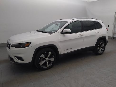 Used 2019 Jeep Cherokee Limited image 2