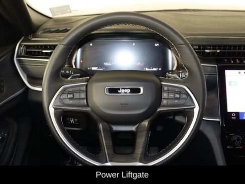 Used 2025 Jeep Grand Cherokee Limited AWD/4WD image 7