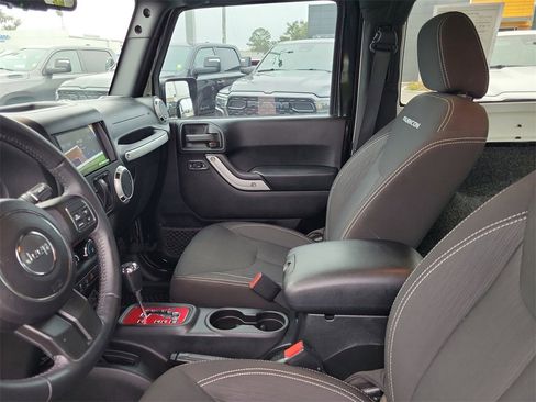 Used 2016 Jeep Wrangler Rubicon w/ Power Convenience Group image 13